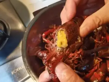 Make Spicy lobster step 0