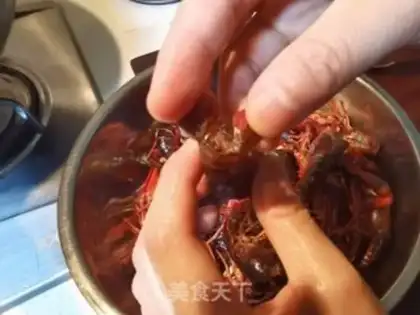 Make Spicy lobster step 1
