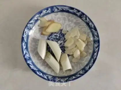 Make Spicy chicken silk step 1