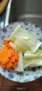 Make Porkball cabbage carrot soup step 1