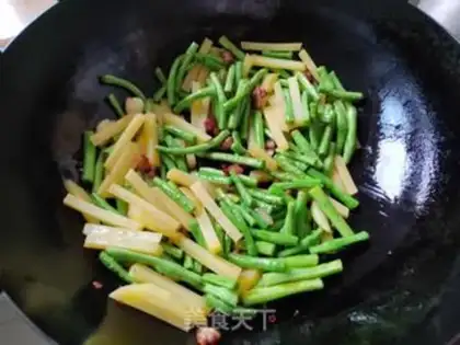 Make Dry potatoes and potatoes step 4