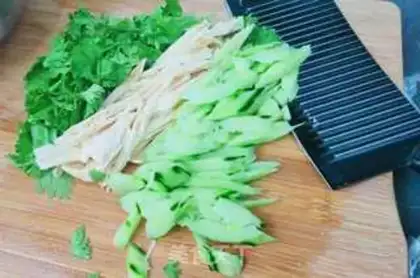 Make A cucumber collide step 1