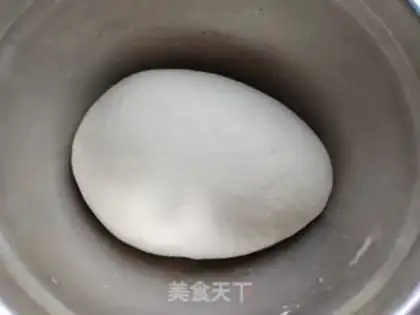 Make A bean-meat bun step 1