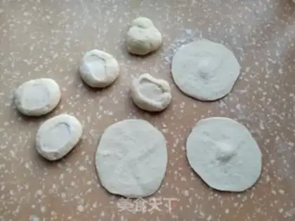 Make A bean-meat bun step 3