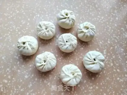 Make A bean-meat bun step 5
