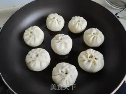 Make A bean-meat bun step 6