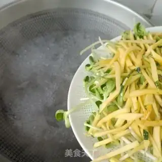 Make Sea cucumber with black bean sprouts step 4