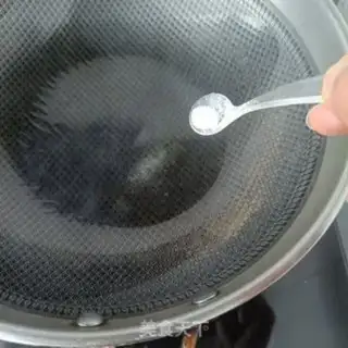 Make Sea cucumber with black bean sprouts step 7