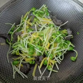 Make Sea cucumber with black bean sprouts step 9