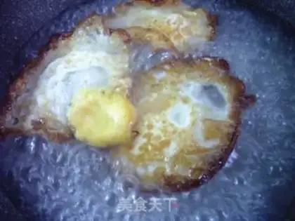 Make Fryed eggs for fans step 2