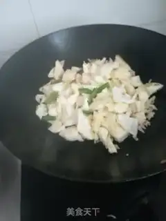 Make The lotus roses are white meat step 2