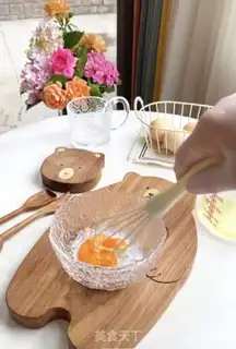 Make A flower with thick eggs step 1