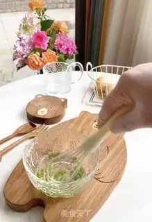 Make A flower with thick eggs step 2