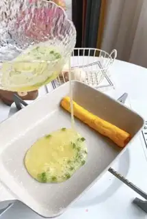 Make A flower with thick eggs step 4