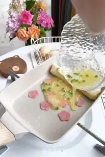 Make A flower with thick eggs step 6