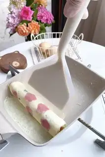Make A flower with thick eggs step 7