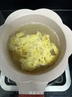 Make Celery omelet soup step 1