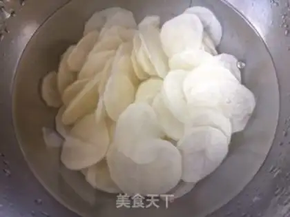 Make Spicy potato chips step 1
