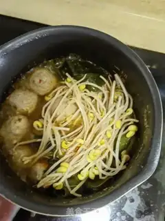 Make Spicy beefball soup step 5