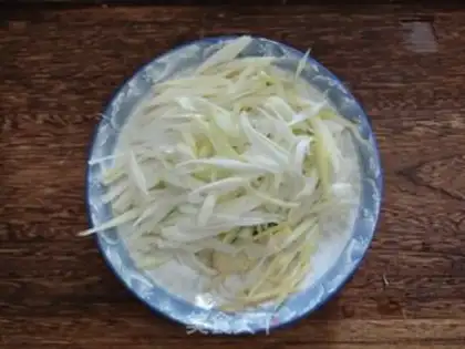 Make Old Beijing sauce noodles step 1