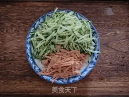 Make Old Beijing sauce noodles step 2