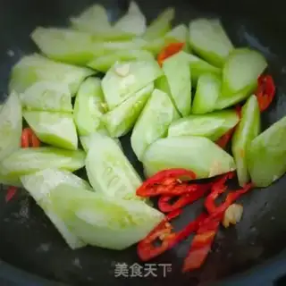 Make cucumber fried eggs step 4