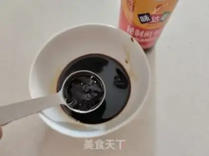 Make Old Beijing sauce noodles step 4