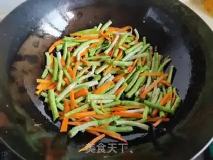 Make Soybeans, fried rice noodles step 7