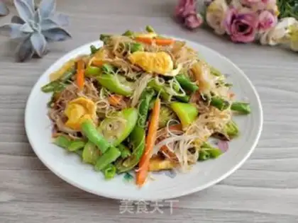 Make Soybeans, fried rice noodles step 11