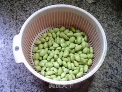 Make The soybeans are fried with emptiness step 1