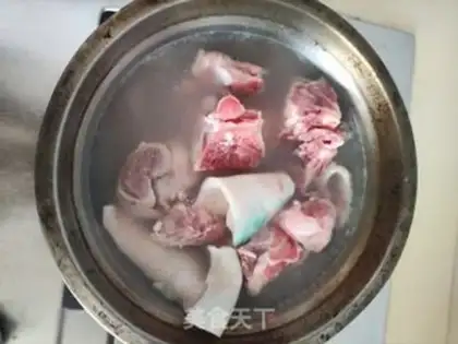Make Lotus apple bone soup step 1