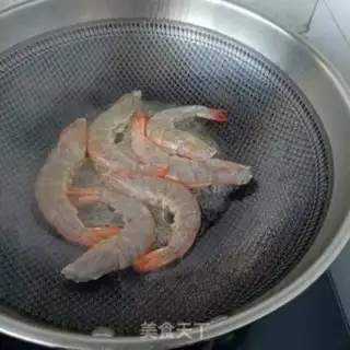 Make White shrimp silk soup step 3