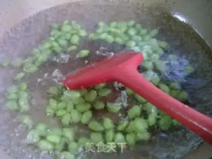 Make The soybeans are fried with emptiness step 4