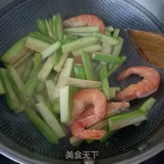 Make White shrimp silk soup step 8