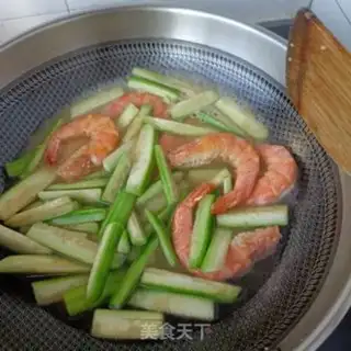 Make White shrimp silk soup step 9