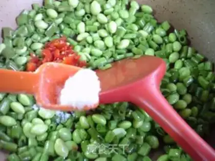 Make The soybeans are fried with emptiness step 8