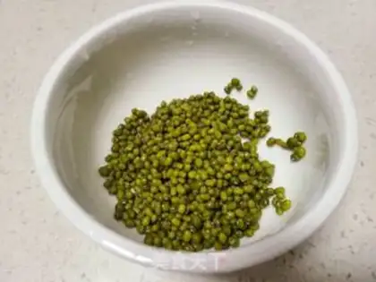 Make Green bean lily porridge step 1
