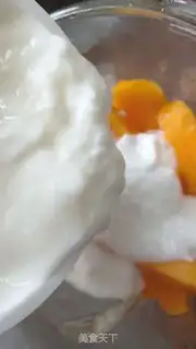 Make Old yogurt mousse cake step 1