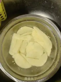 Make Spicy sausage potatoes step 1