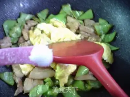 Make Pyramid, fried eggs step 9