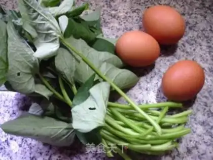 Make Red potato leaf fried eggs step 0