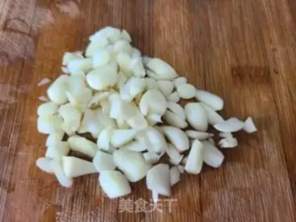 Make Garlic cucumber step 1