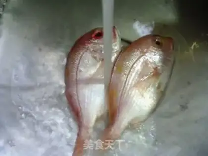 Make Fresh copper-basket fish step 1