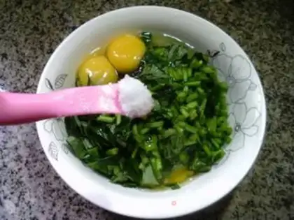 Make Red potato leaf fried eggs step 6