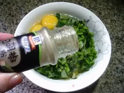 Make Red potato leaf fried eggs step 7