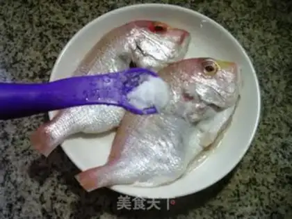 Make Fresh copper-basket fish step 3