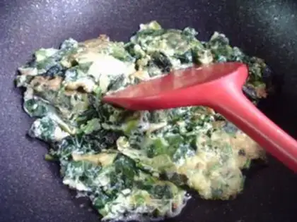 Make Red potato leaf fried eggs step 9