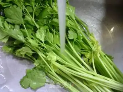 Make A fan of celery step 3