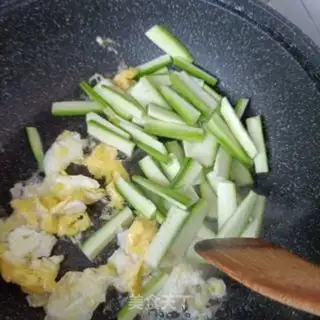 Make Eggs and silk step 5