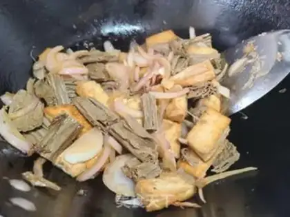 Make Onion tofu. Black tofu step 3